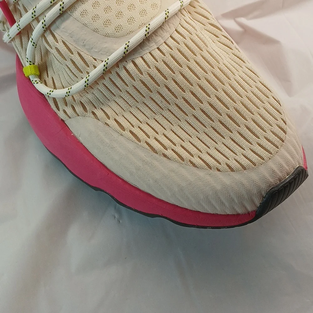 Sorel Women's Cream and Pink Sneakers size 9. mint condition